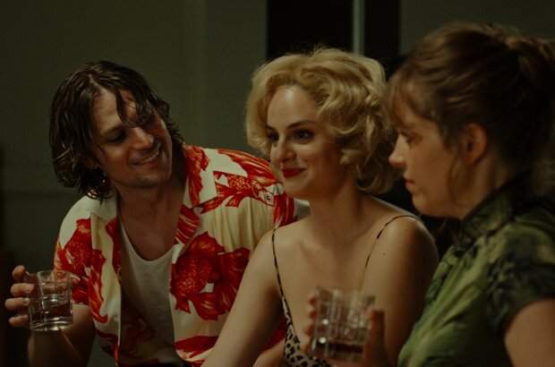 The Balconettes (2024) - photo 9