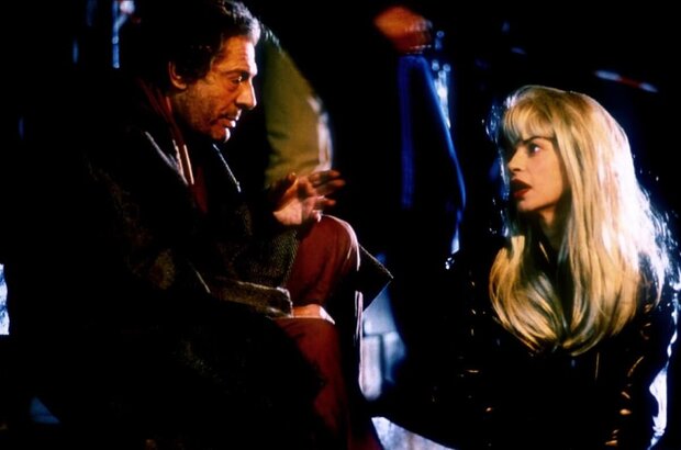 Three Lives and Only One Death (1996) - photo 2