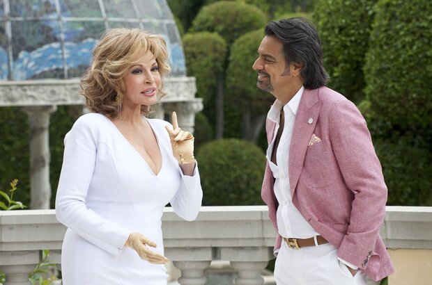 How to Be a Latin Lover (2017) - photo 6