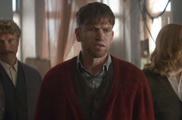 Men & Chicken (2015) - photo 1