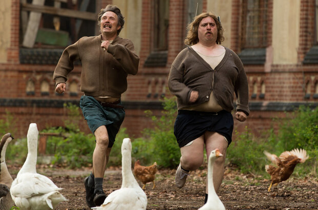 Men & Chicken (2015) - photo 4