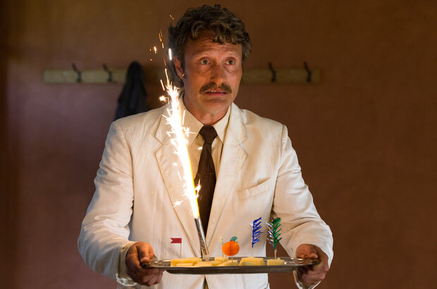 Men & Chicken (2015) - photo 5