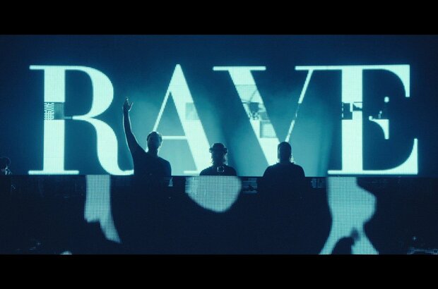 Leave the World Behind (2014) - photo 2