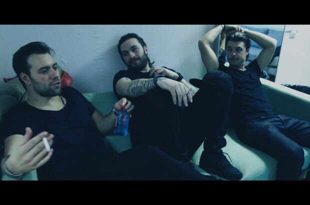 Leave the World Behind (2014) - photo 3