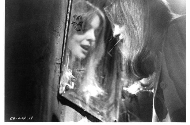 В поисках мистера Гудбара (1977) - фото 2