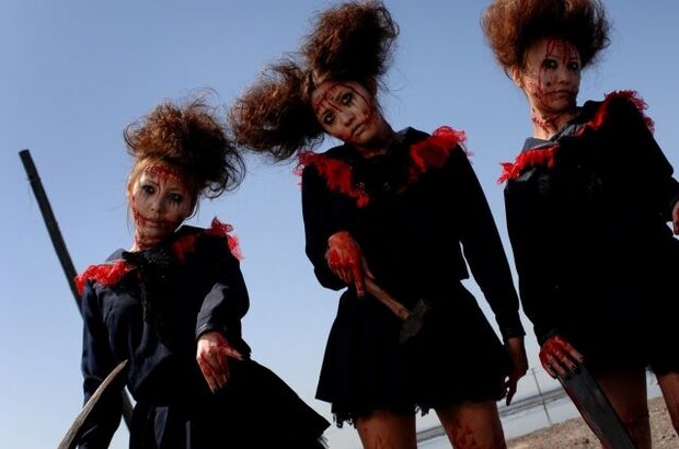 Vampire Girl vs. Frankenstein Girl (2009) - photo 5