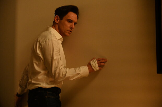 Hide and Seek (2021) - photo 7