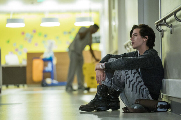 В метре друг от друга (2019) - фото 4