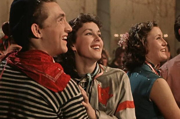 Carnival Night (1956) - photo 3