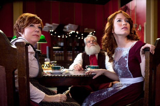 Annie Claus Is Coming to Town (2011) - photo 3