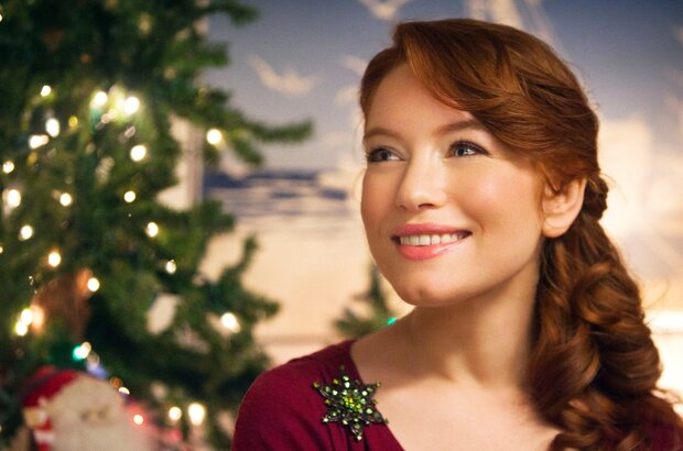 Annie Claus Is Coming to Town (2011) - photo 5