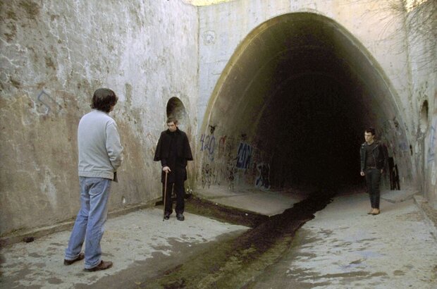 Brick (2005) - photo 7