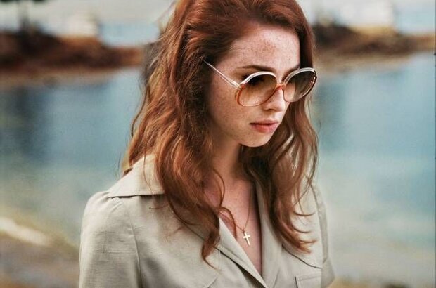 The Lady in the Car with Glasses and a Gun (2015) - photo 4