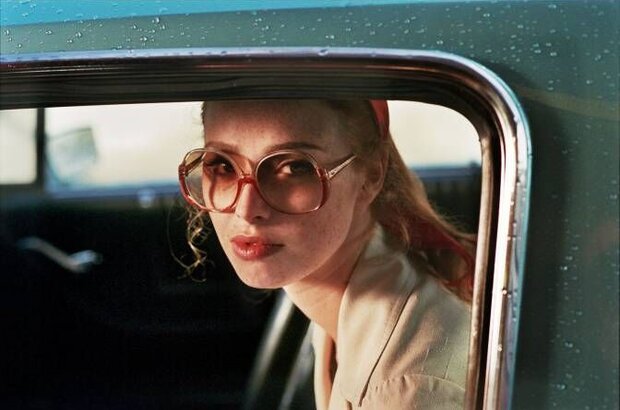 The Lady in the Car with Glasses and a Gun (2015) - photo 3