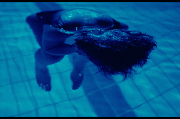 Три цвета: синий (1993) - фото 6