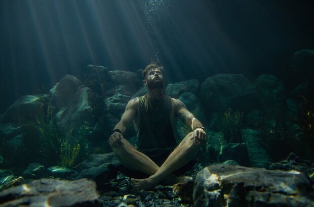 Extraction (2020) - photo 4