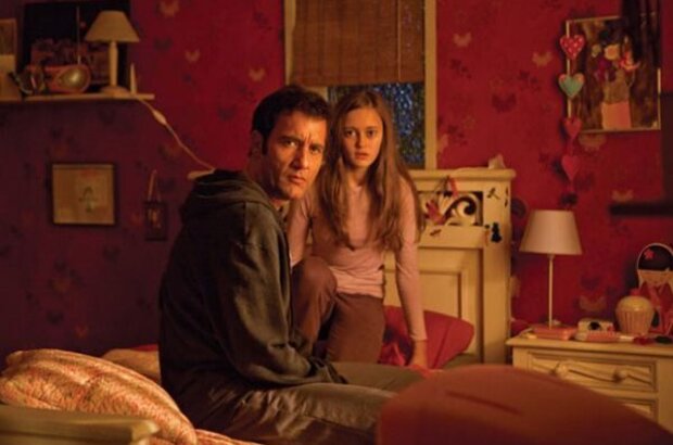 Intruders (2011) - photo 2