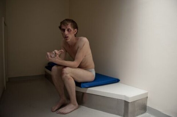 Broken (2012) - photo 13