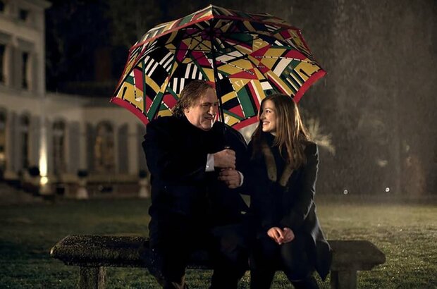 Small World (2010) - photo 1