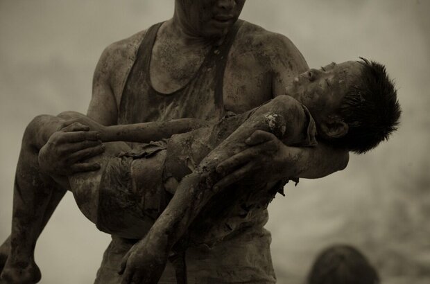 Aftershock (2010) - photo 2