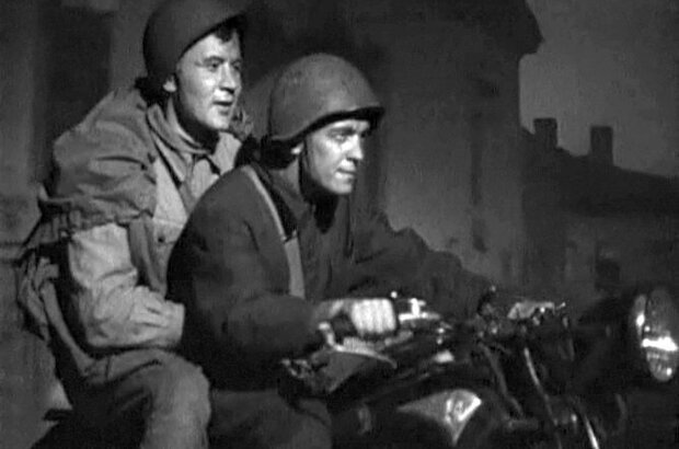 Two Soldiers (1943) - photo 8