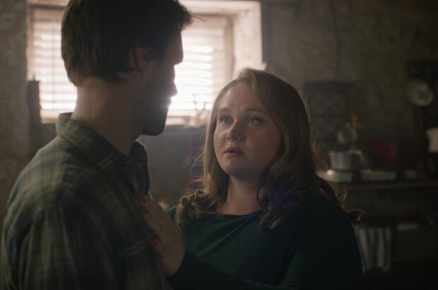 Falling for Figaro (2020) - photo 2