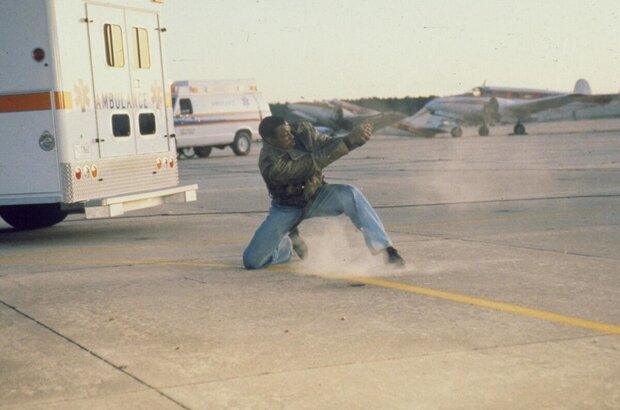 Passenger 57 (1992) - photo 4