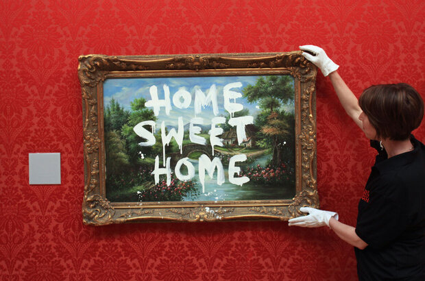 Banksy and the Rise of Outlaw Art (2020) - photo 5