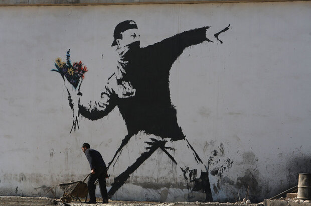 Banksy and the Rise of Outlaw Art (2020) - photo 2