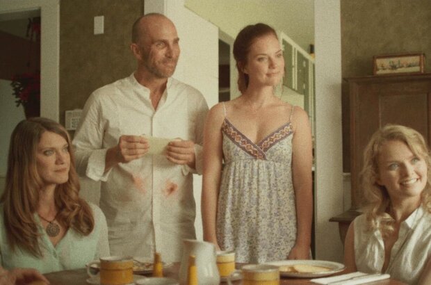 Welcome to the Circle (2020) - photo 14