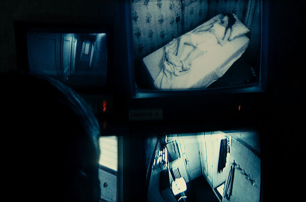Apartment 143 (2011) - photo 8