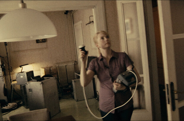 Apartment 143 (2011) - photo 6