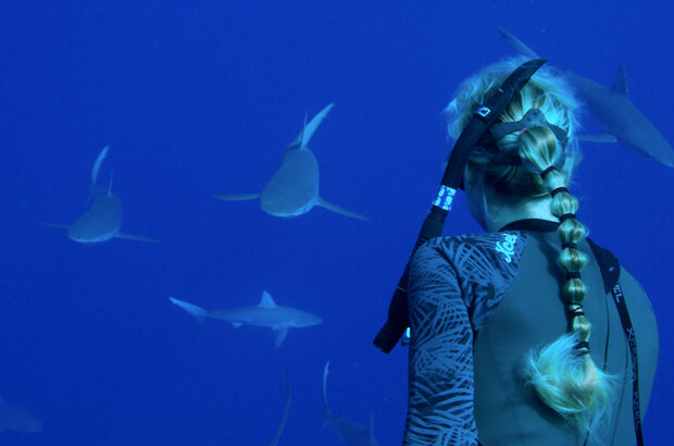 She Is the Ocean (2020) - photo 37