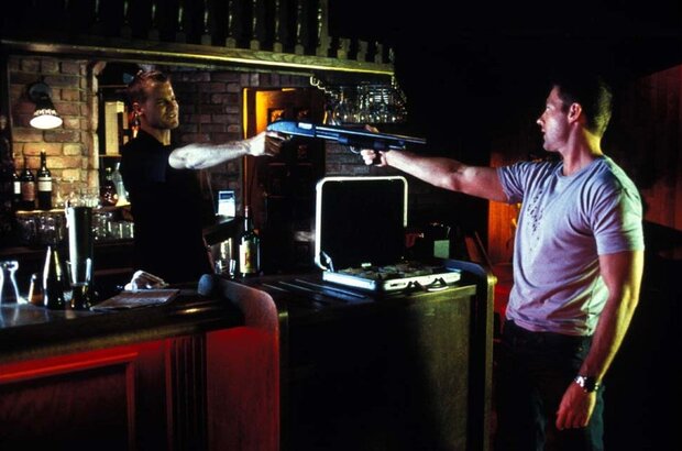 Confidence (2003) - photo 8