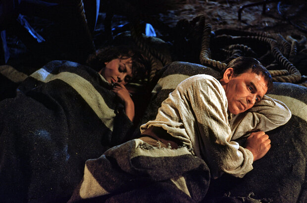 The Pride and the Passion (1957) - photo 2