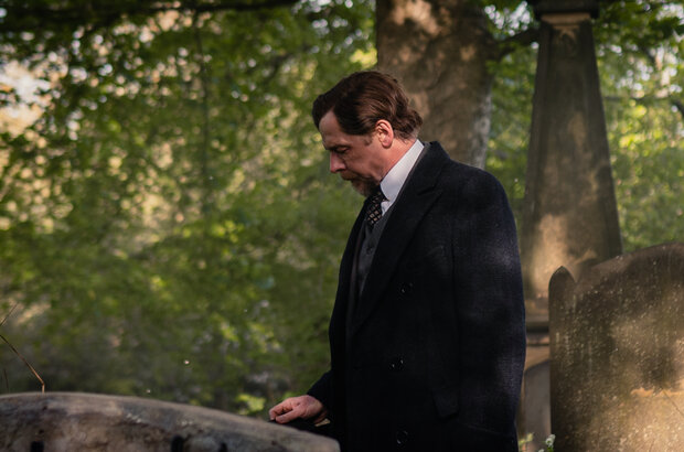 Nandor Fodor and the Talking Mongoose (2023) - photo 4