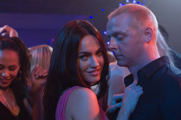 How to Lose Friends & Alienate People (2008) - photo 3