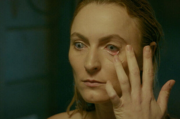 Alone (2020) - photo 4