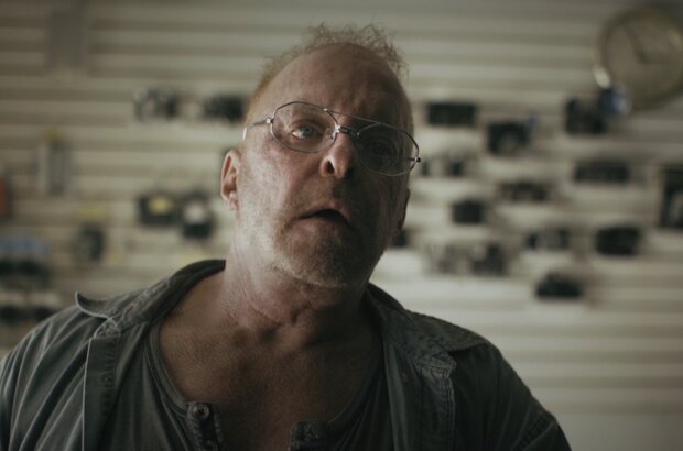 13 Cameras (2015) - photo 1