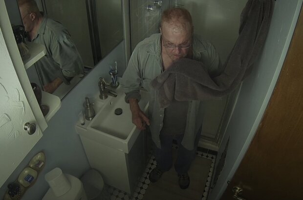 13 Cameras (2015) - photo 5