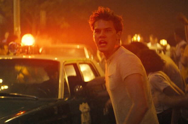 Stonewall (2015) - photo 1