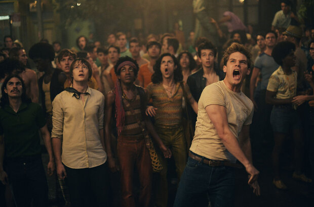 Stonewall (2015) - photo 3