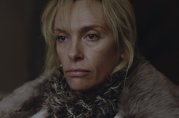 Glassland (2014) - photo 2