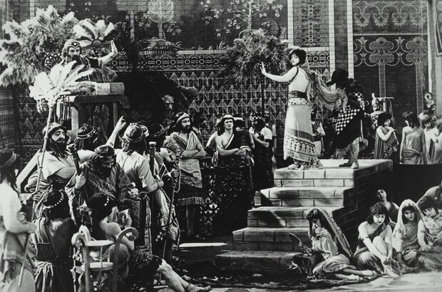 Intolerance: Love's Struggle Throughout the Ages (1916) - photo 3