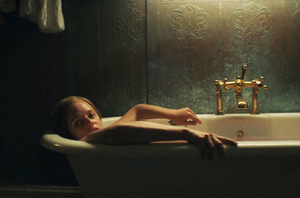 Shirley (2020) - photo 1