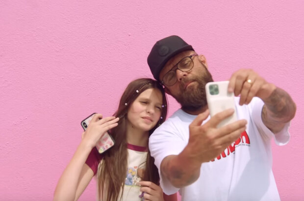 Fake Famous (2021) - photo 1