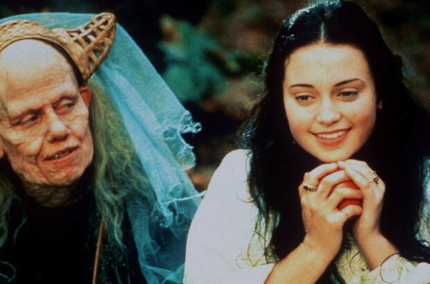 Snow White: A Tale of Terror (1997) - photo 7
