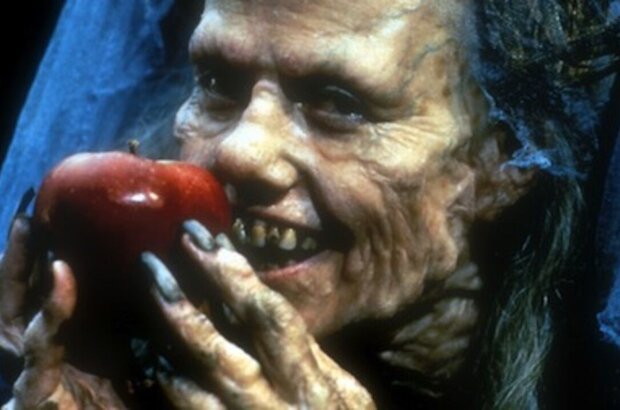Snow White: A Tale of Terror (1997) - photo 5