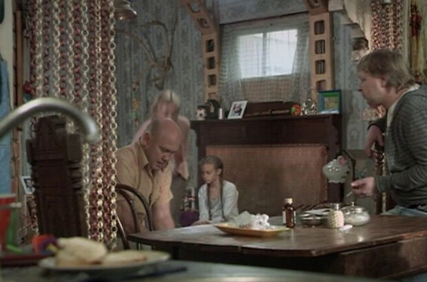 Chuzhoy v dome (2010) - photo 5