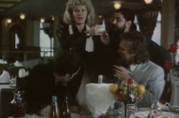 Is it ok to sleep with someone else's wife?! (1992) - photo 5